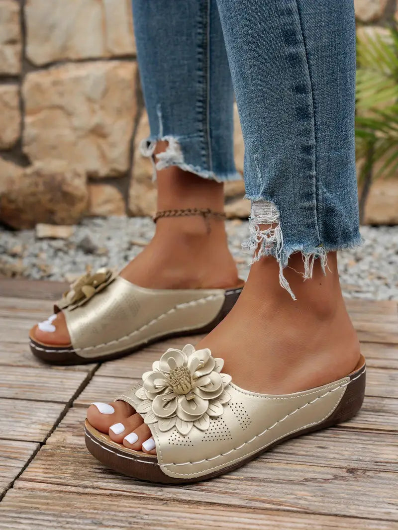 Bequeme Sandalen mit Blumenmuster