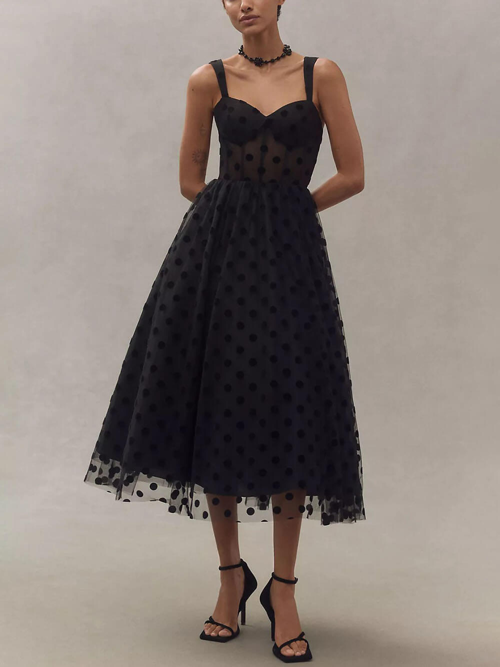 Exquisites, perfektes Tüll-Bustier-Midikleid in A-Linie mit Tupfen und Herzausschnitt