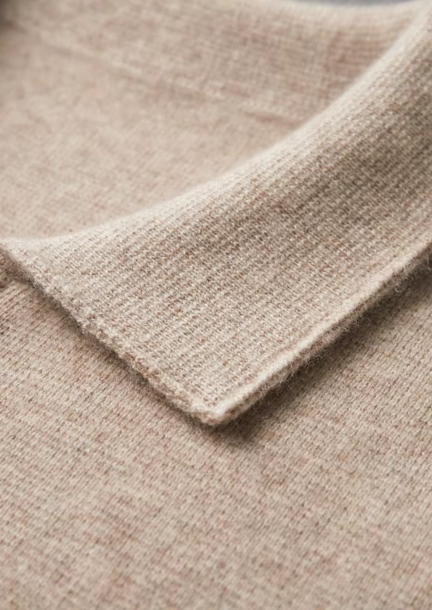 POLO-CARDIGAN AUS EXTRAFEINER MERINOWOLLE MIT REISSVERSCHLUSS