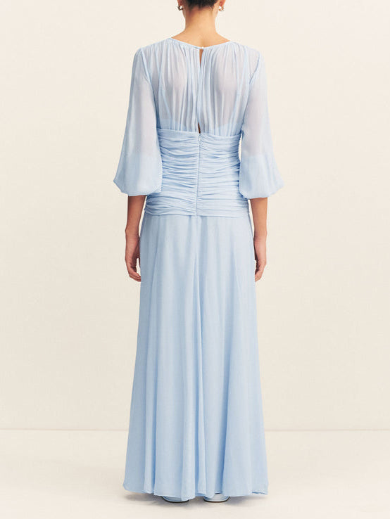 Elegantes Maxikleid mit hohem Halsausschnitt und Ballonärmeln