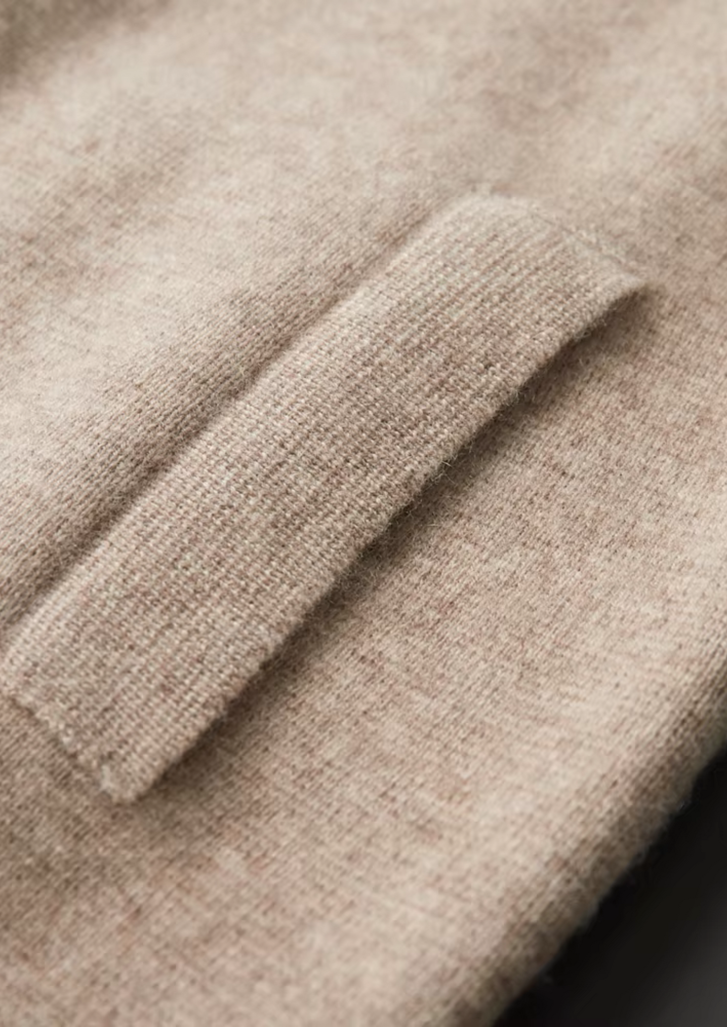 POLO-CARDIGAN AUS EXTRAFEINER MERINOWOLLE MIT REISSVERSCHLUSS