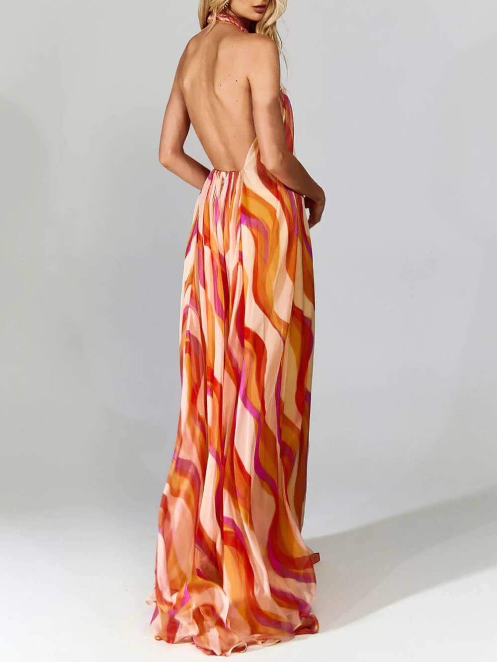 Elegantes geflochtenes Neckholder-Maxikleid mit Wellenmuster