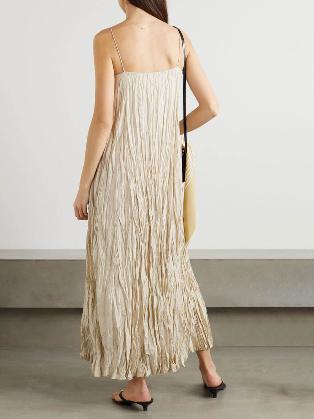 Elegantes und schönes plissiertes Maxikleid mit Hosenträgern