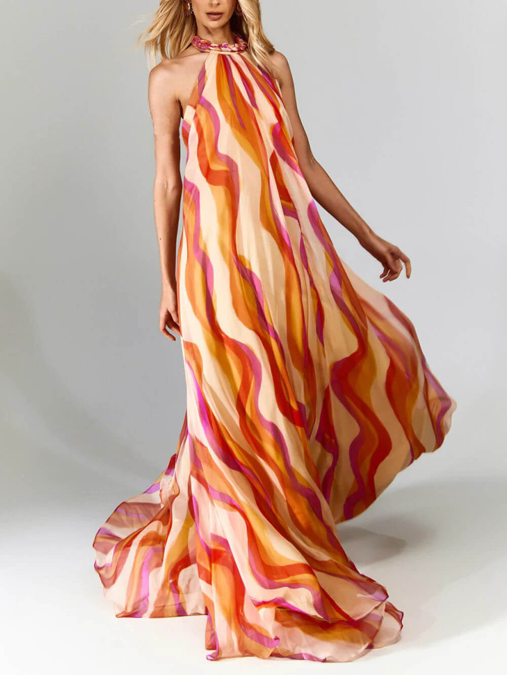 Elegantes geflochtenes Neckholder-Maxikleid mit Wellenmuster