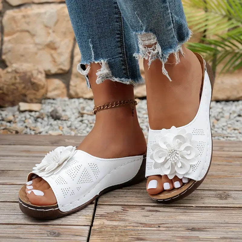 Bequeme Sandalen mit Blumenmuster