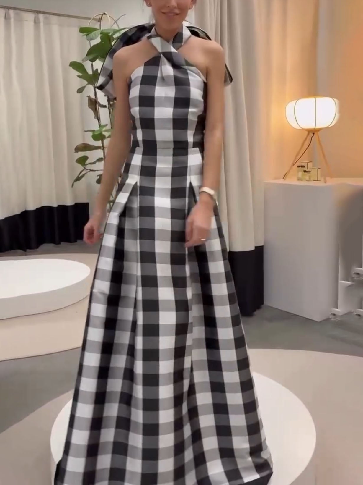 Klassisches Neckholder-Maxikleid mit Karomuster
