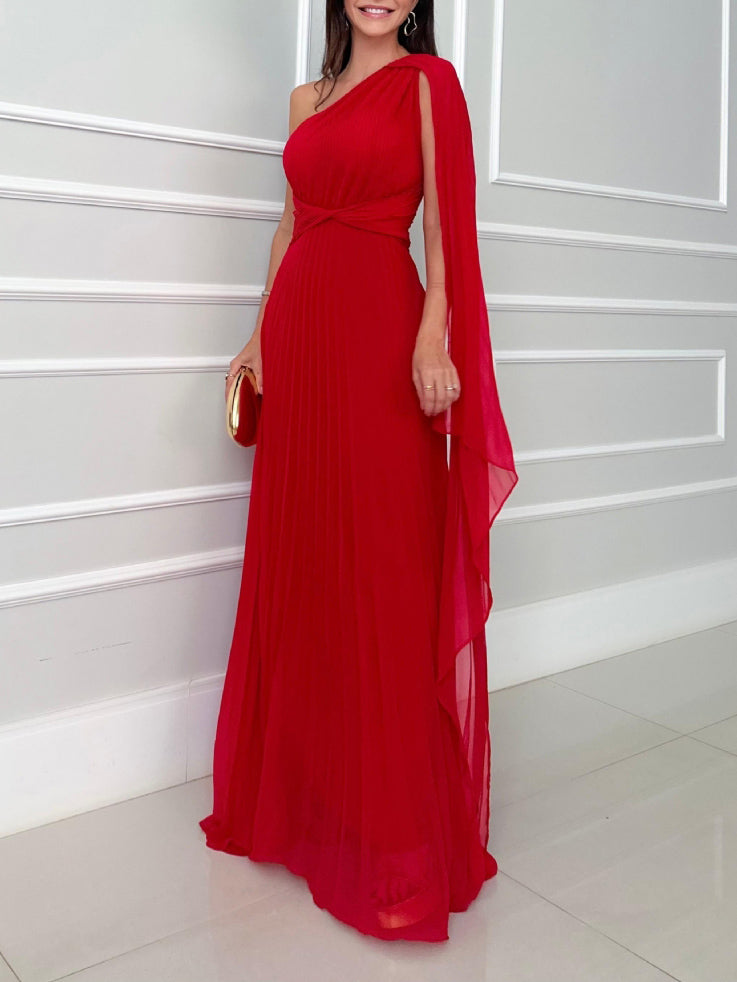 Elegantes, fließendes, plissiertes, schulterfreies Maxikleid