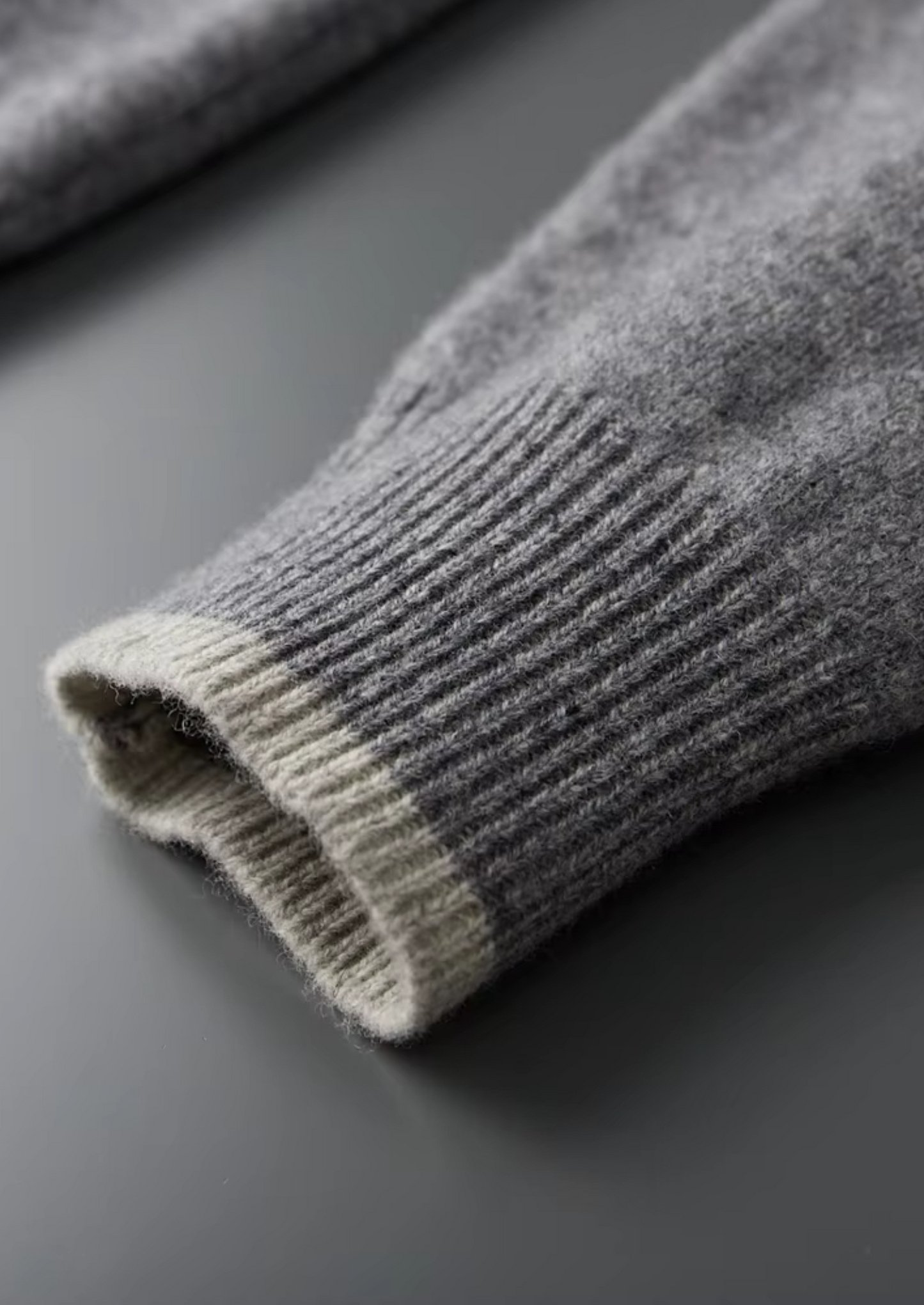 ZWEIFARBIGER MERINO-CARDIGAN MIT REISSVERSCHLUSS