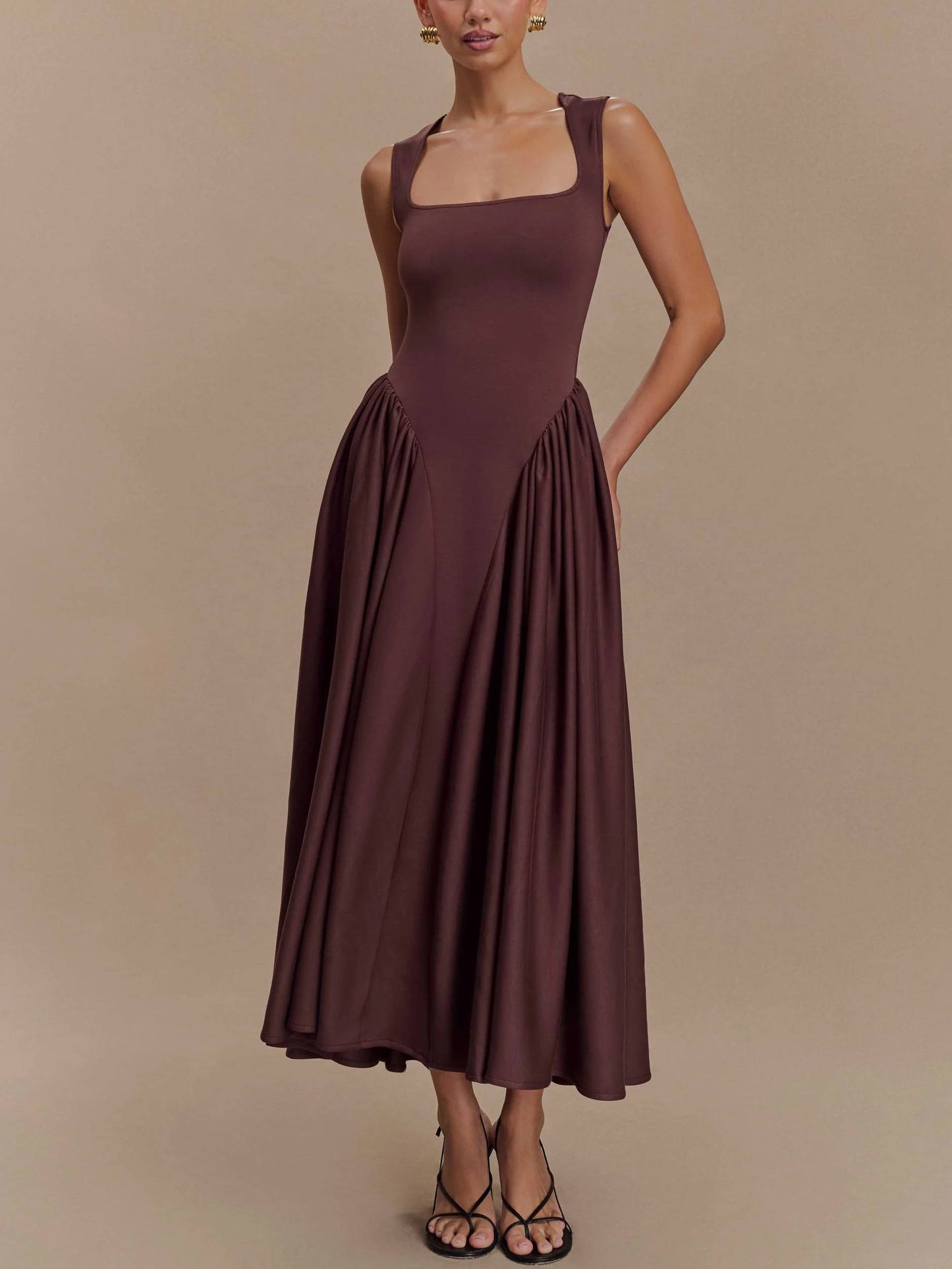 Minimalistisches Retro-Kleid mit quadratischem Ausschnitt