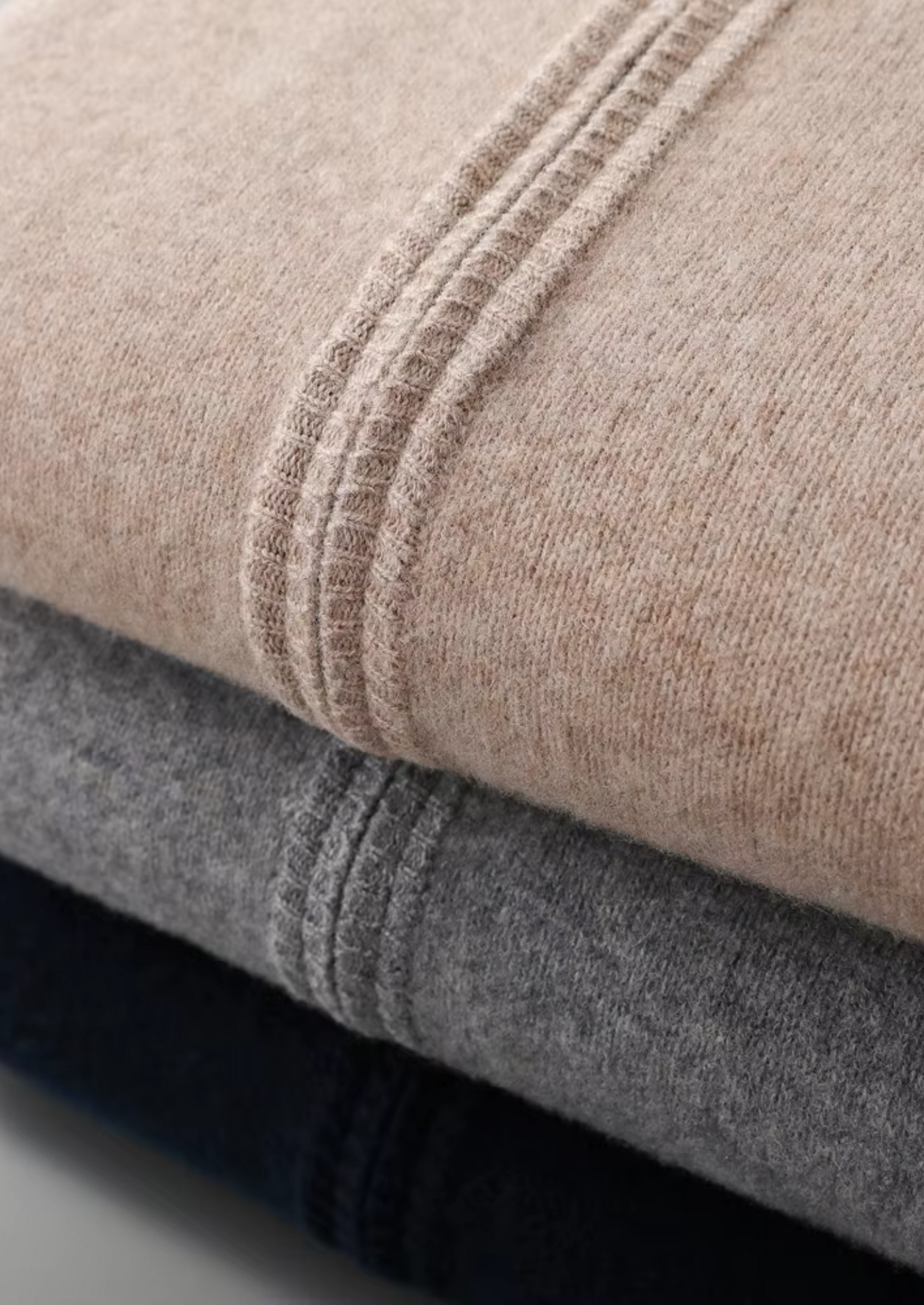 ZWEIFARBIGER MERINO-CARDIGAN MIT REISSVERSCHLUSS