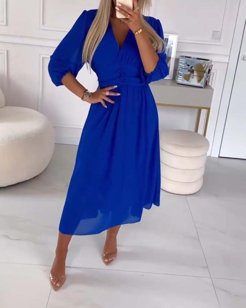 TAILLIERTES MIDIKLEID MIRA