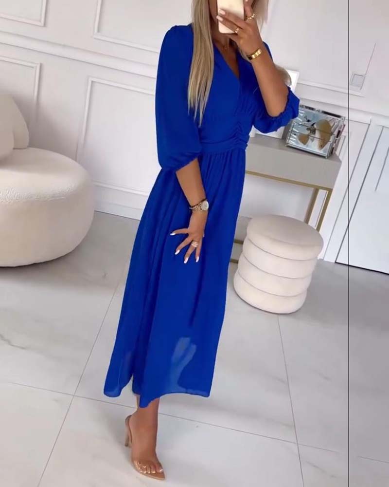 TAILLIERTES MIDIKLEID MIRA