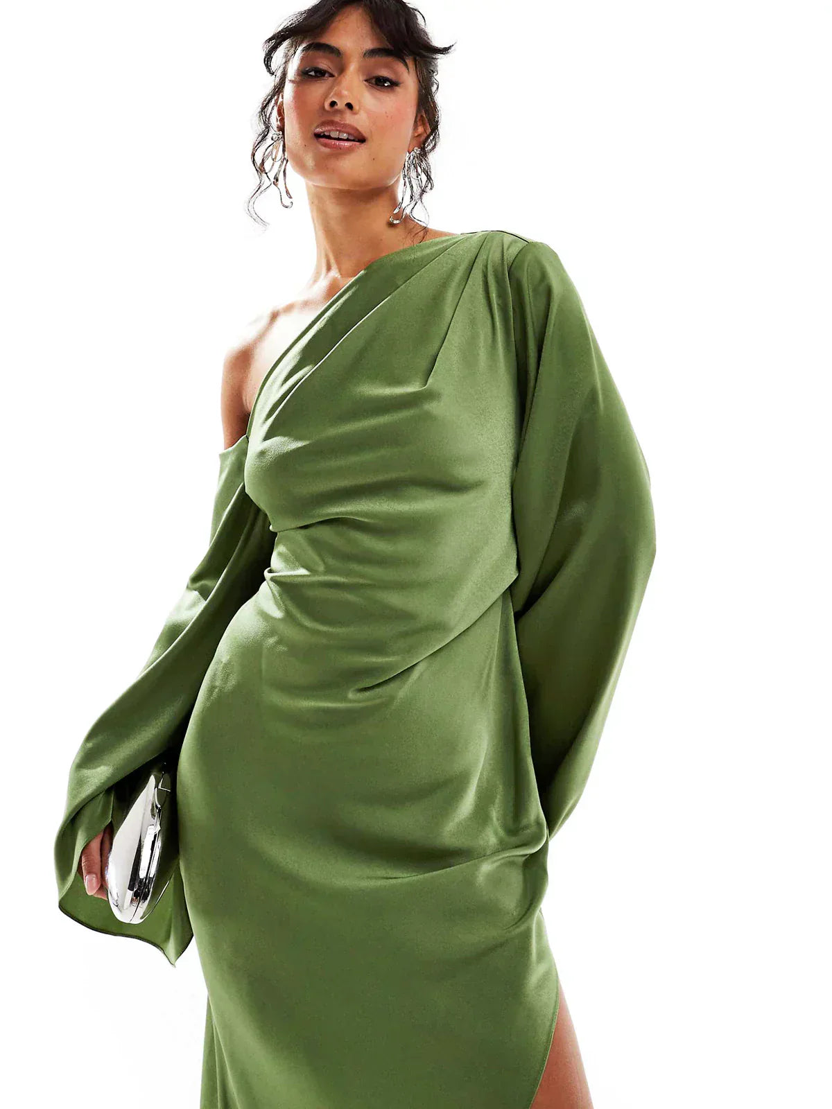 Grünes Satin-Maxikleid mit asymmetrischem Saum