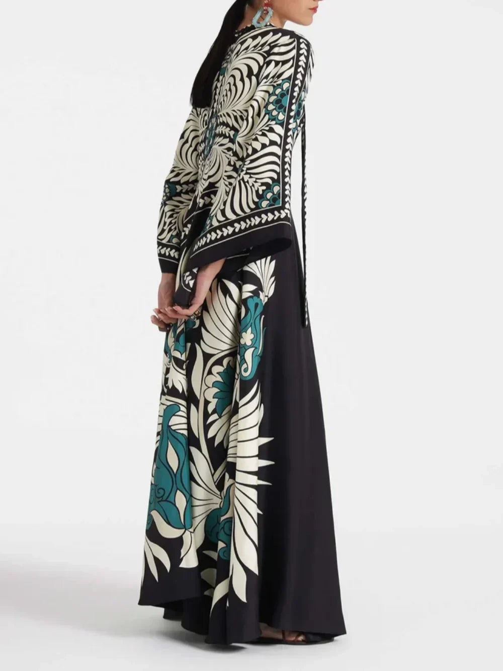 Elegantes Maxikleid mit Blumendruck und Wasserfallärmeln