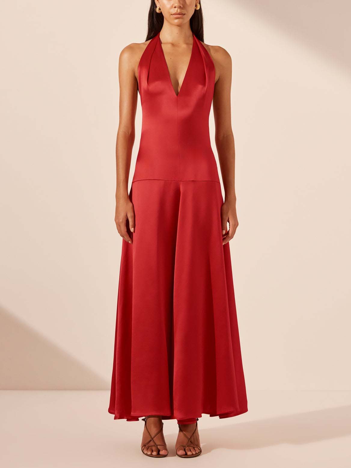 Elegantes Neckholder-Maxikleid mit tiefem V-Ausschnitt