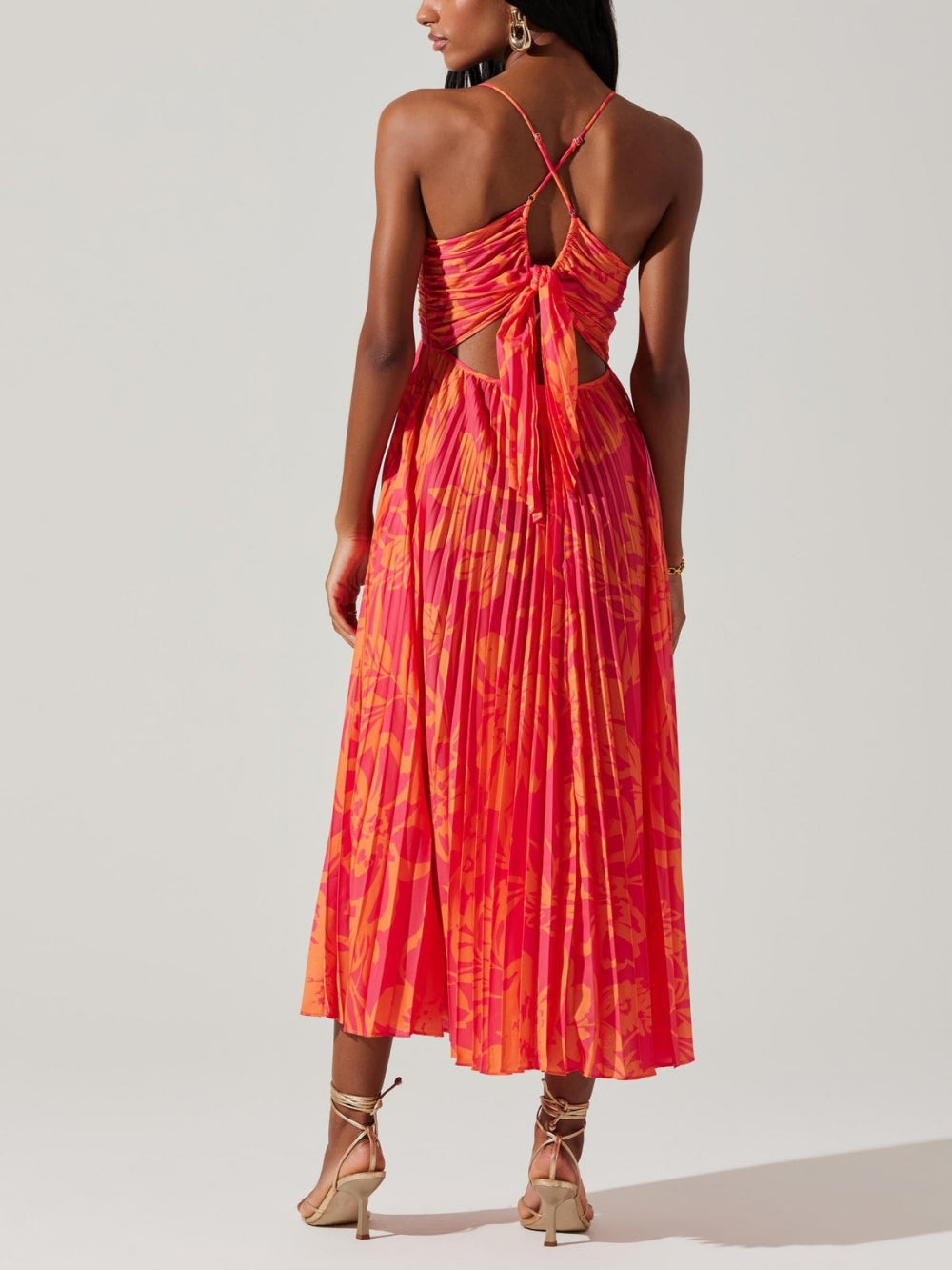 Elegantes Midikleid mit Blumenmuster und Falten