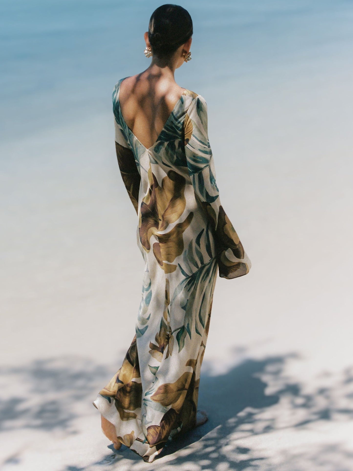 Maxikleid mit handgezeichneten botanischen Motiven