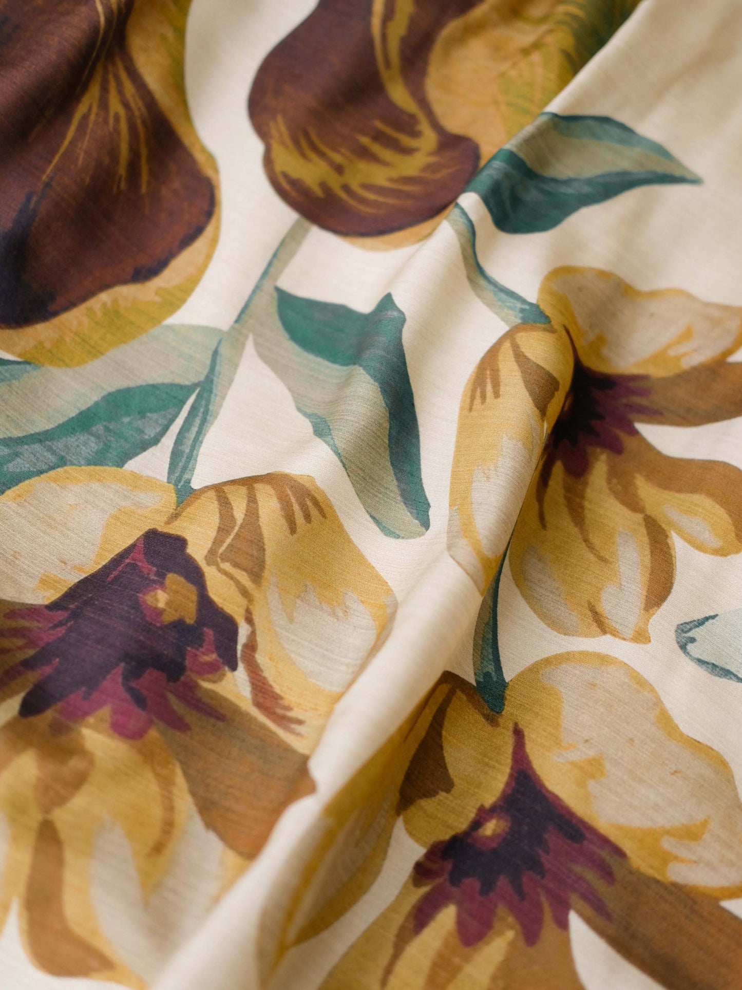 Maxikleid mit handgezeichneten botanischen Motiven