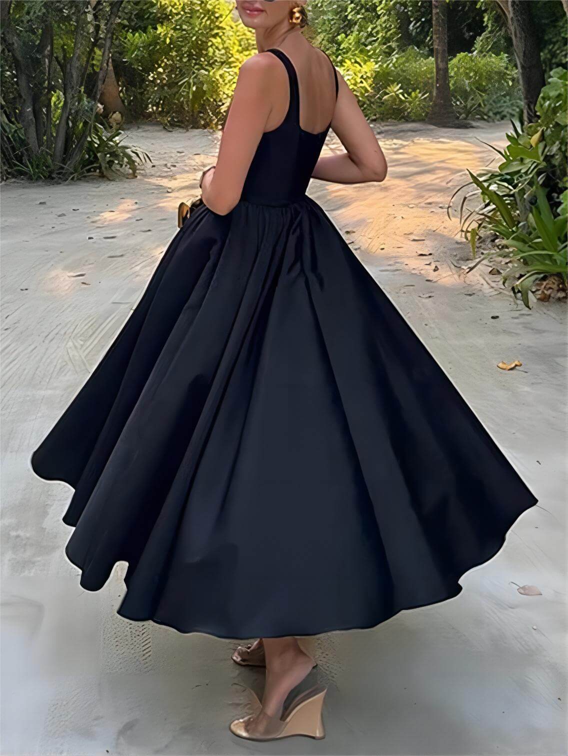 Stilvolles und elegantes schulterfreies, trägerloses, ärmelloses Mixi-Kleid