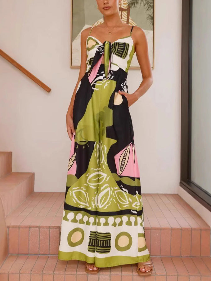 Einzigartiger Jumpsuit mit weitem Bein und Hosenträgern mit bemaltem Print