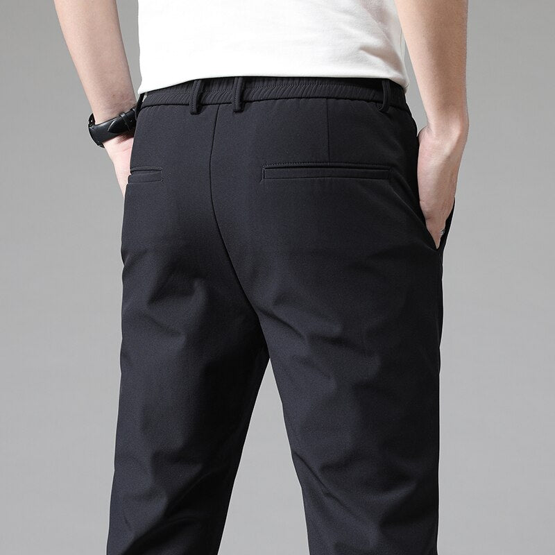 Schmale Chinohose