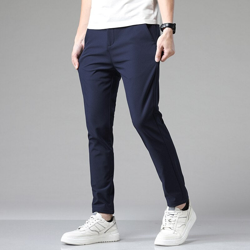Schmale Chinohose