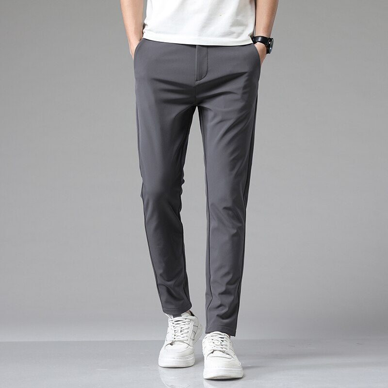 Schmale Chinohose