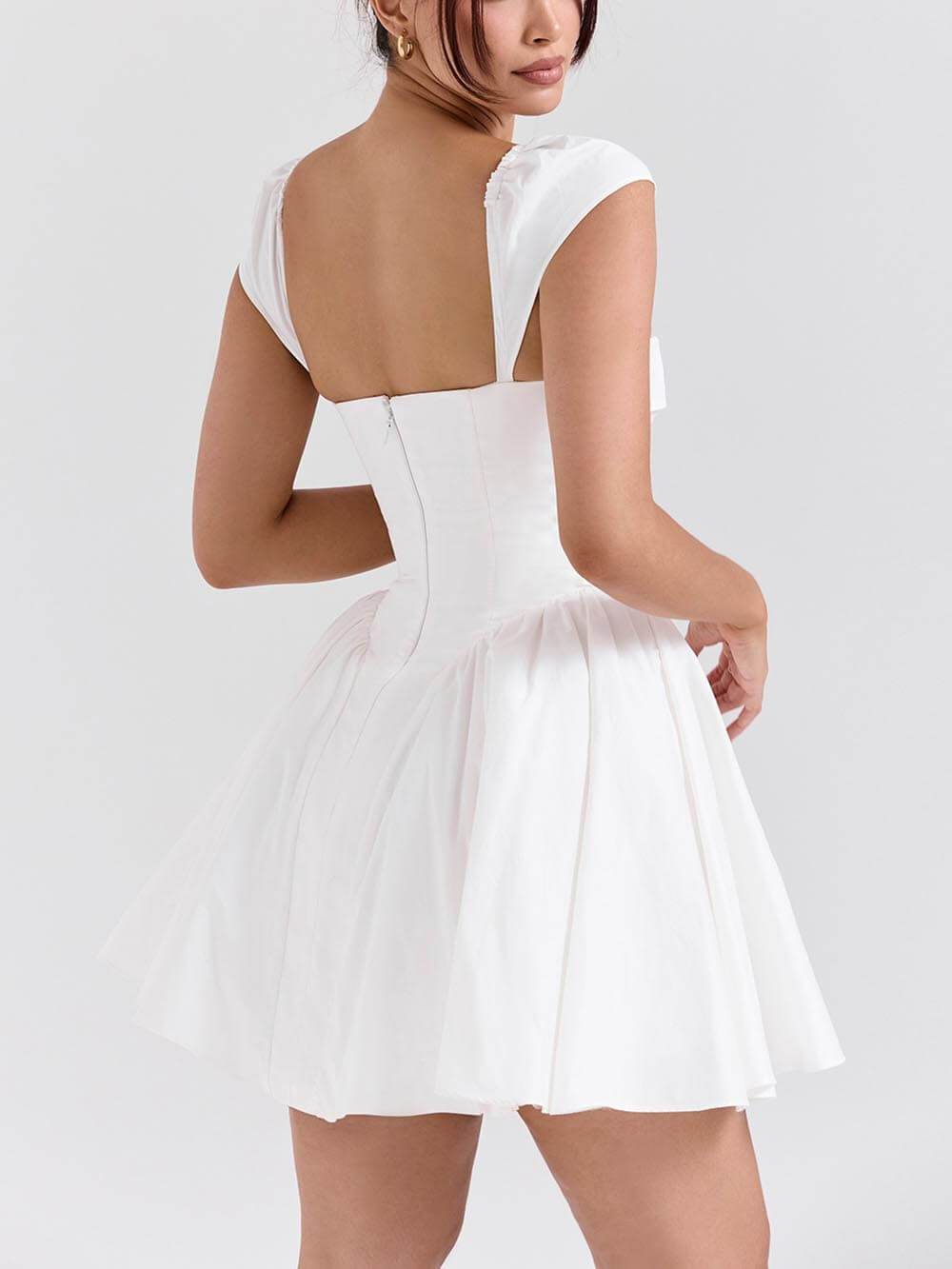 Exquisites Minikleid mit V-Ausschnitt und plissierter Taille