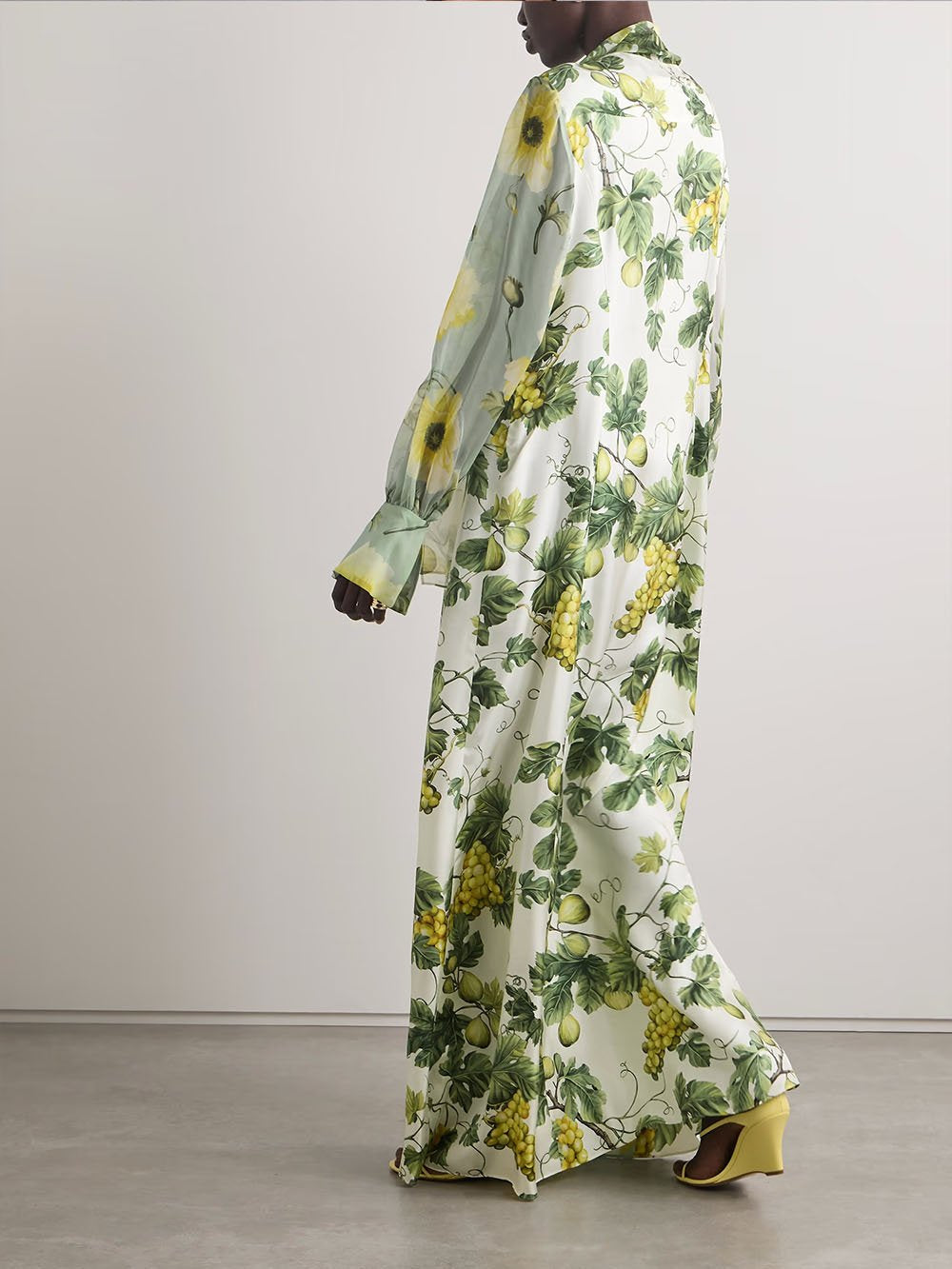 Maxikleid mit zartem Blumen- und Fruchtdruck