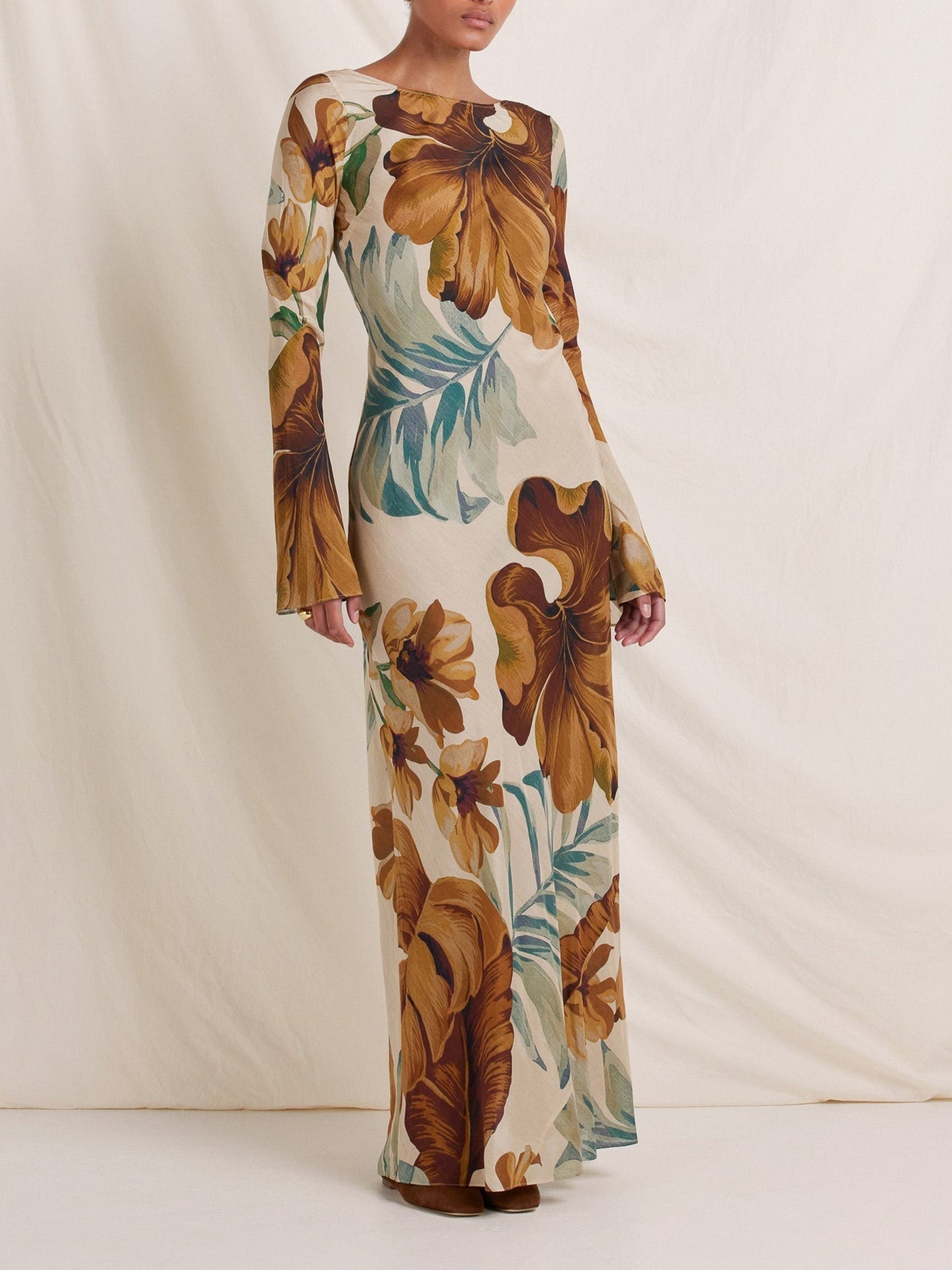 Maxikleid mit handgezeichneten botanischen Motiven