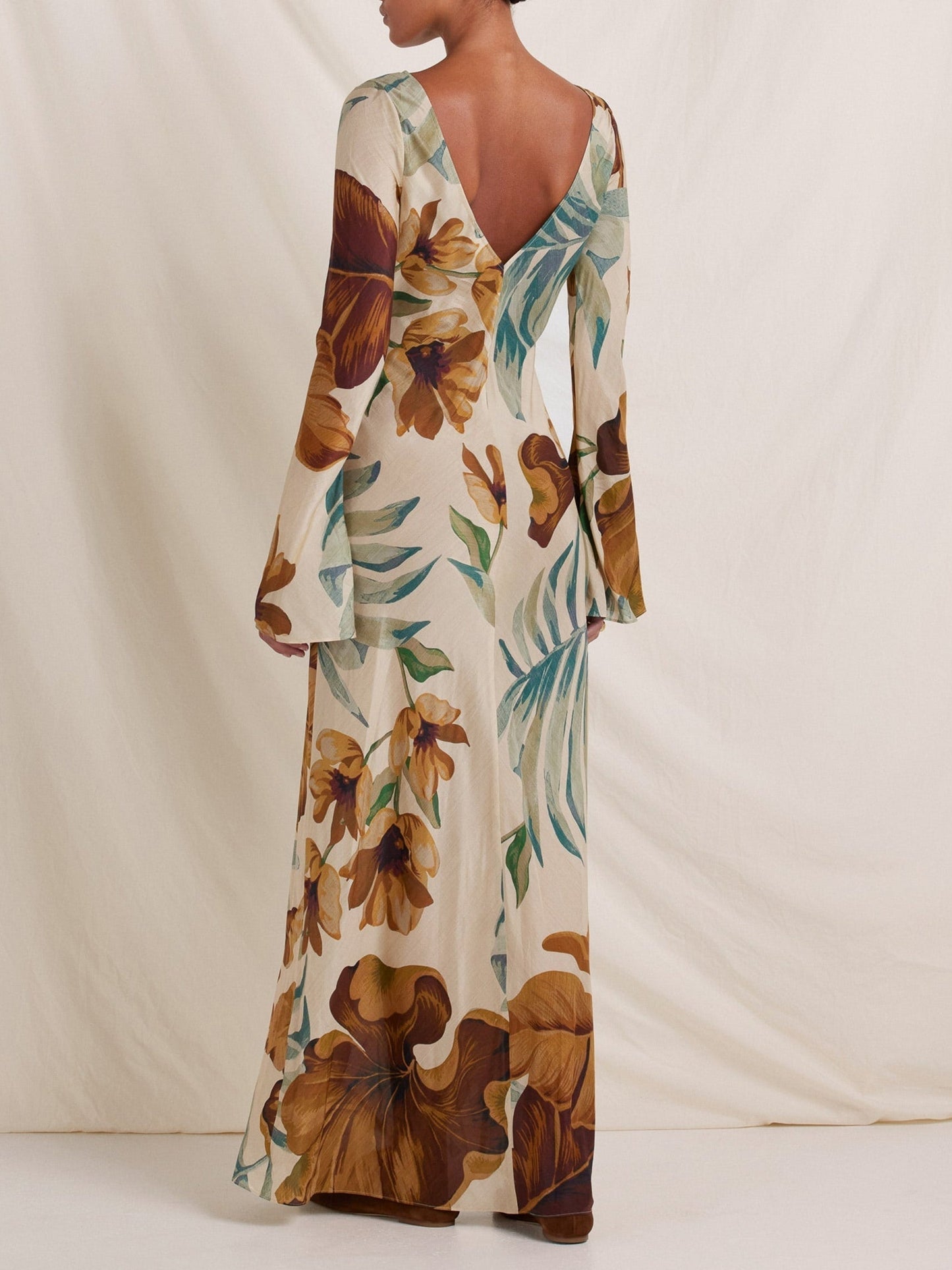 Maxikleid mit handgezeichneten botanischen Motiven