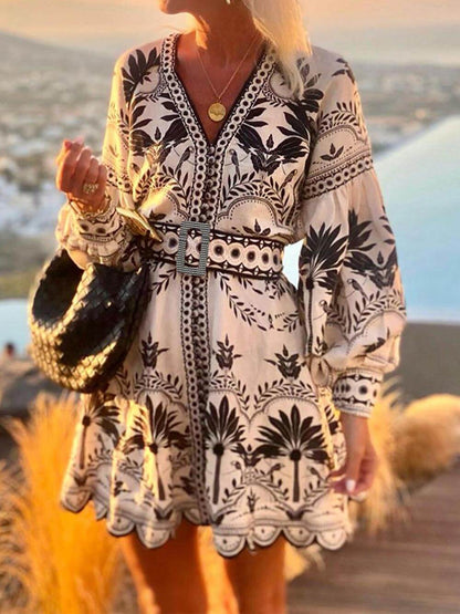 Modisches, bedrucktes, lockeres Minikleid für den Strand
