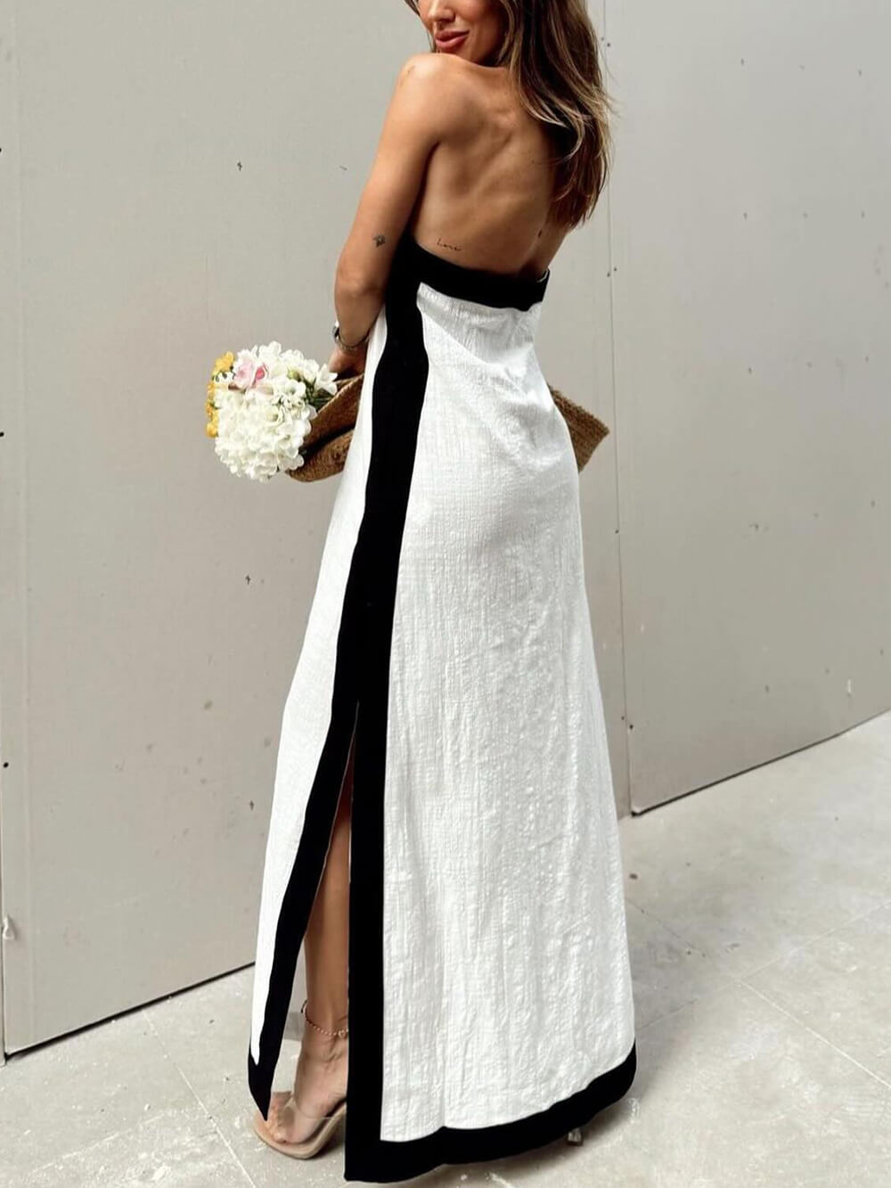 Neckholder-Maxikleid mit Schlitz und Farbblock
