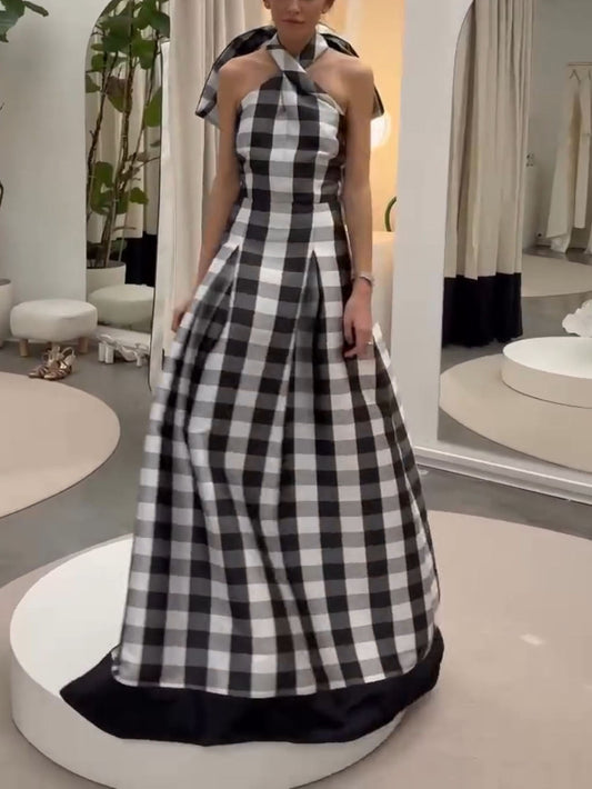 Klassisches Neckholder-Maxikleid mit Karomuster