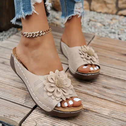 Bequeme Sandalen mit Blumenmuster 