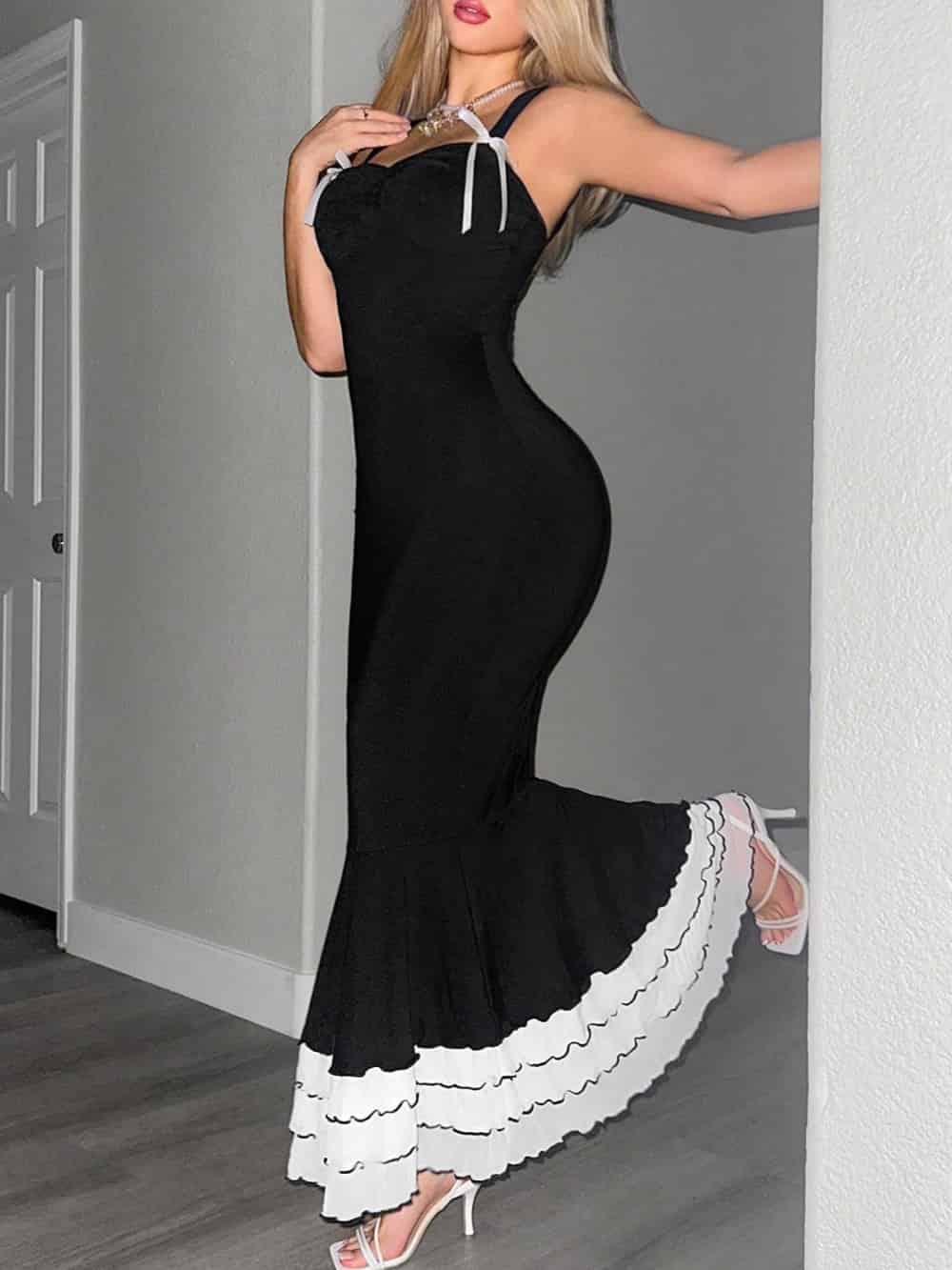 Das schwarze, figurbetonte Maxikleid mit Sweetheart-Ausschnitt