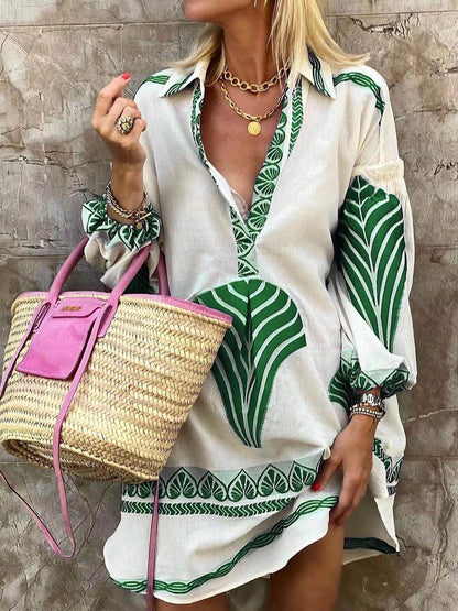 Schlichtes, einzigartiges Minikleid mit Print für die Feiertage