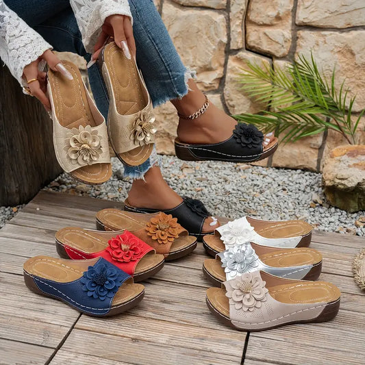 Bequeme Sandalen mit Blumenmuster 