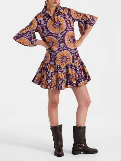 Minikleid mit tiefer Taille und Stufen