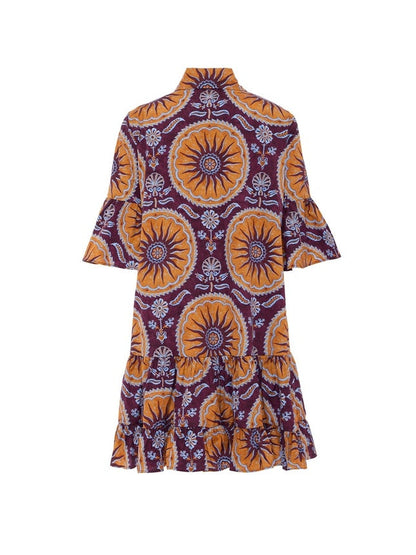 Minikleid mit tiefer Taille und Stufen
