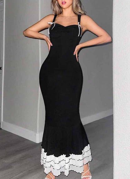 Das schwarze, figurbetonte Maxikleid mit Sweetheart-Ausschnitt