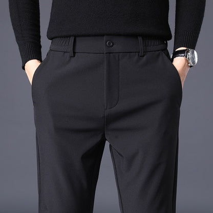 Schmale Chinohose