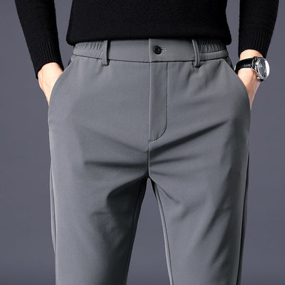 Schmale Chinohose