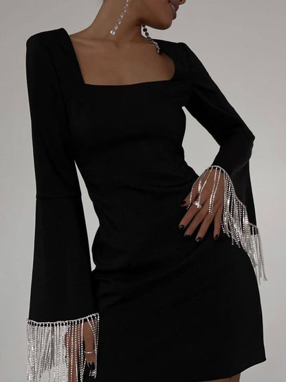 Party Time – Rückenfreies Minikleid mit Diamant-Imitation und Kette