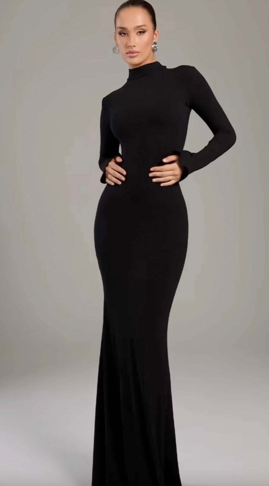 Noire｜Maxikleid mit Rollkragen